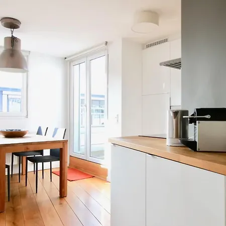 Grosse Dachgeschosswohnung Mit Balkon Im Belgischen Viertel アパート *