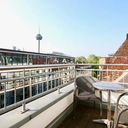 アパート Grosse Dachgeschosswohnung Mit Balkon Im Belgischen Viertel *