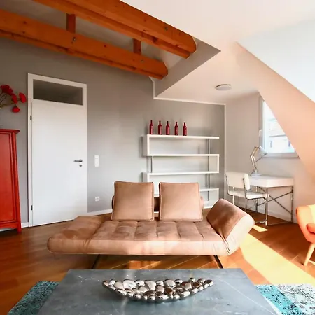 Grosse Dachgeschosswohnung Mit Balkon Im Belgischen Viertel Apartamento